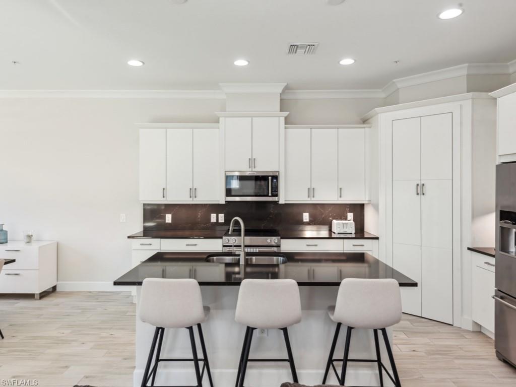6509 Dominica DR 201