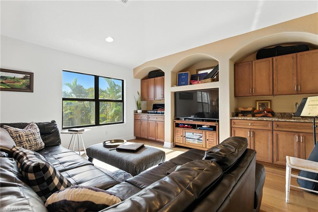 8843 Tropical CT