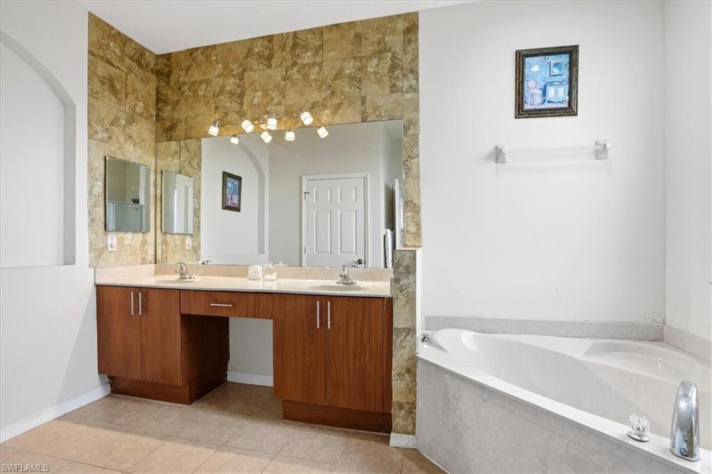 7576 Bristol CIR