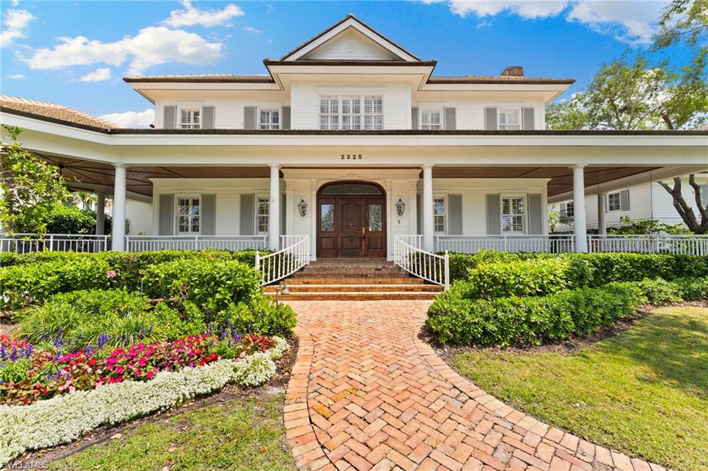2325 Lantern LN