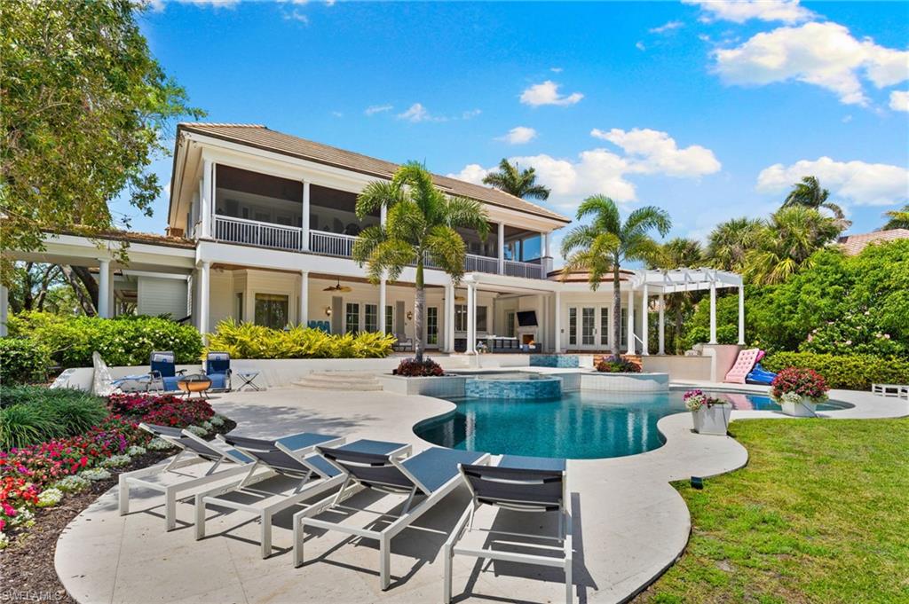 2325 Lantern LN