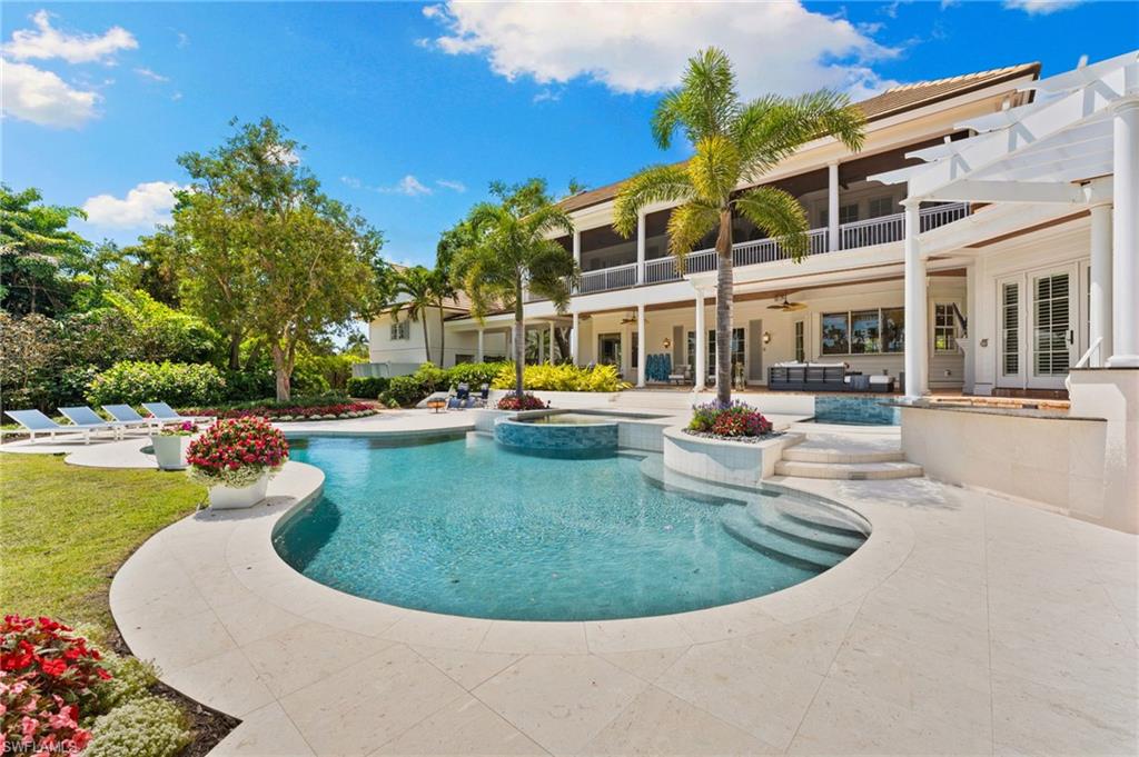 2325 Lantern LN