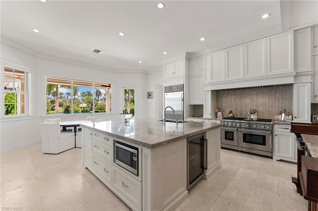 2325 Lantern LN