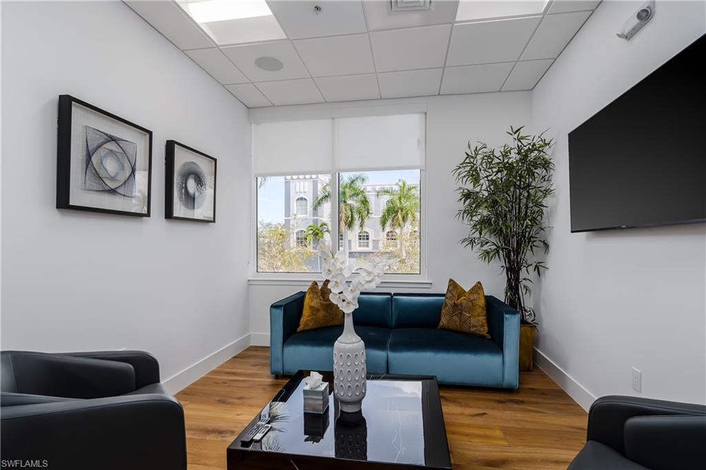 599 Tamiami TRL N 200
