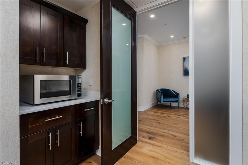 599 Tamiami TRL N 200