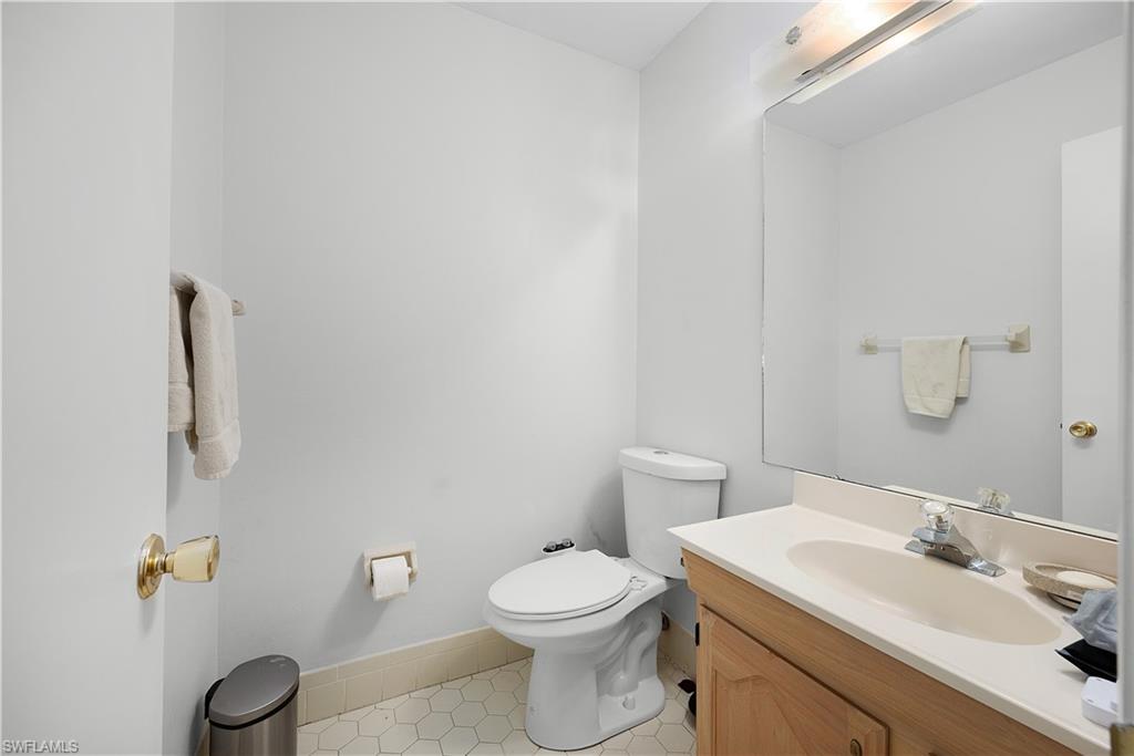 1513 Edgewater CIR