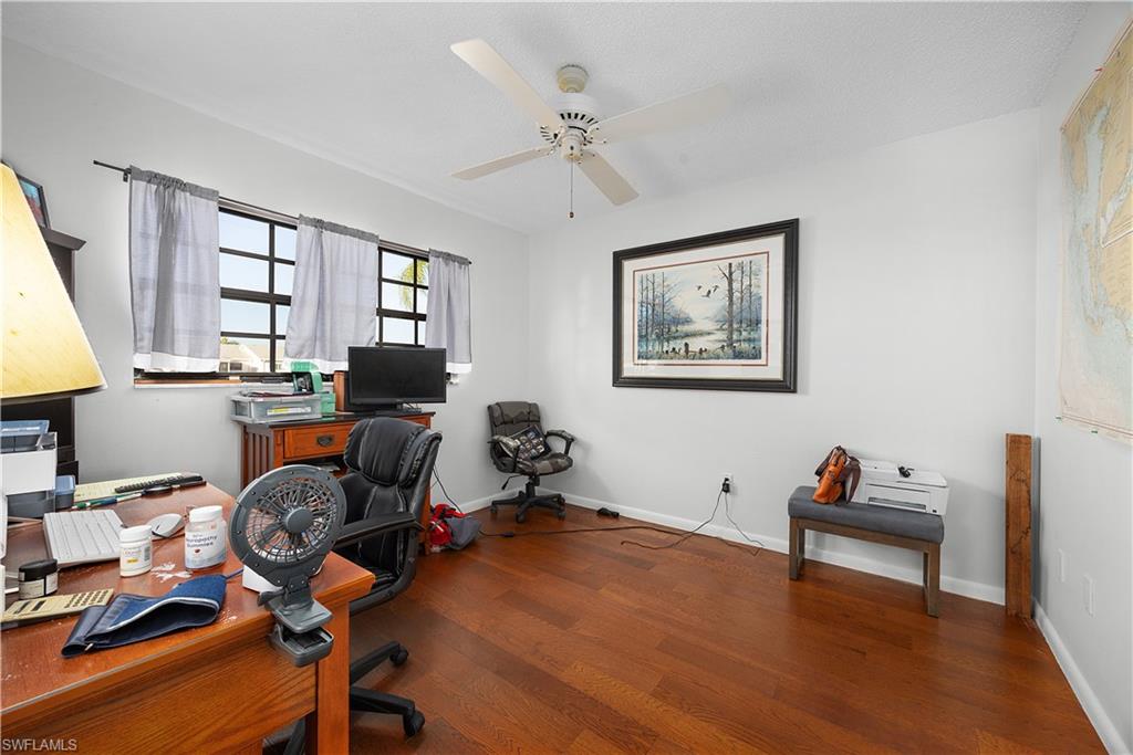 1513 Edgewater CIR