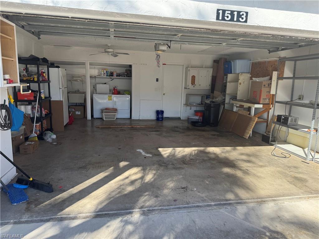 1513 Edgewater CIR