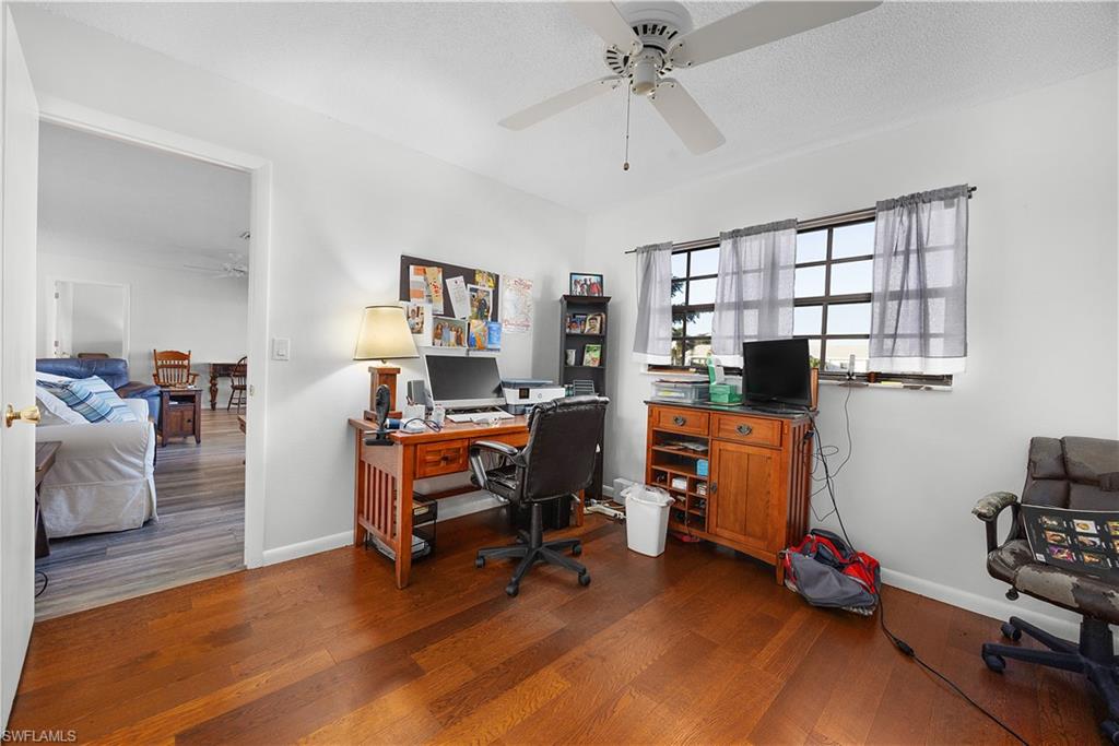1513 Edgewater CIR