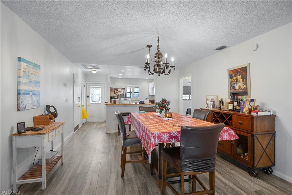 1513 Edgewater CIR