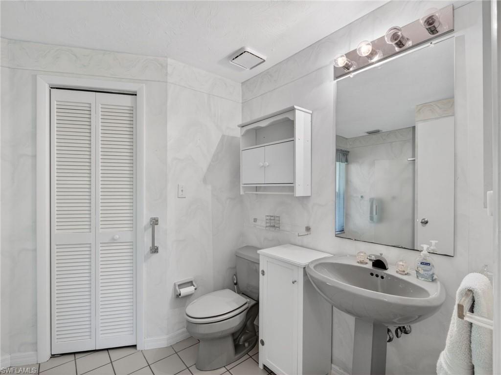 2278 ROYAL LN