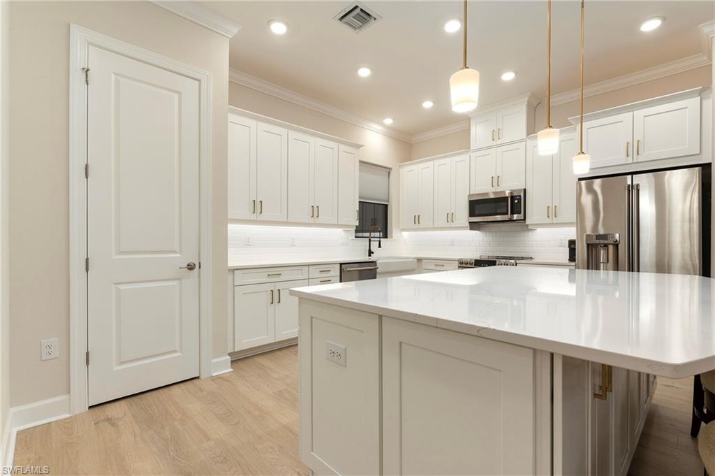 15328 Lucerna ST 202