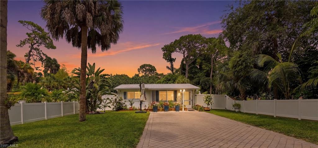 1447 Shadowlawn DR