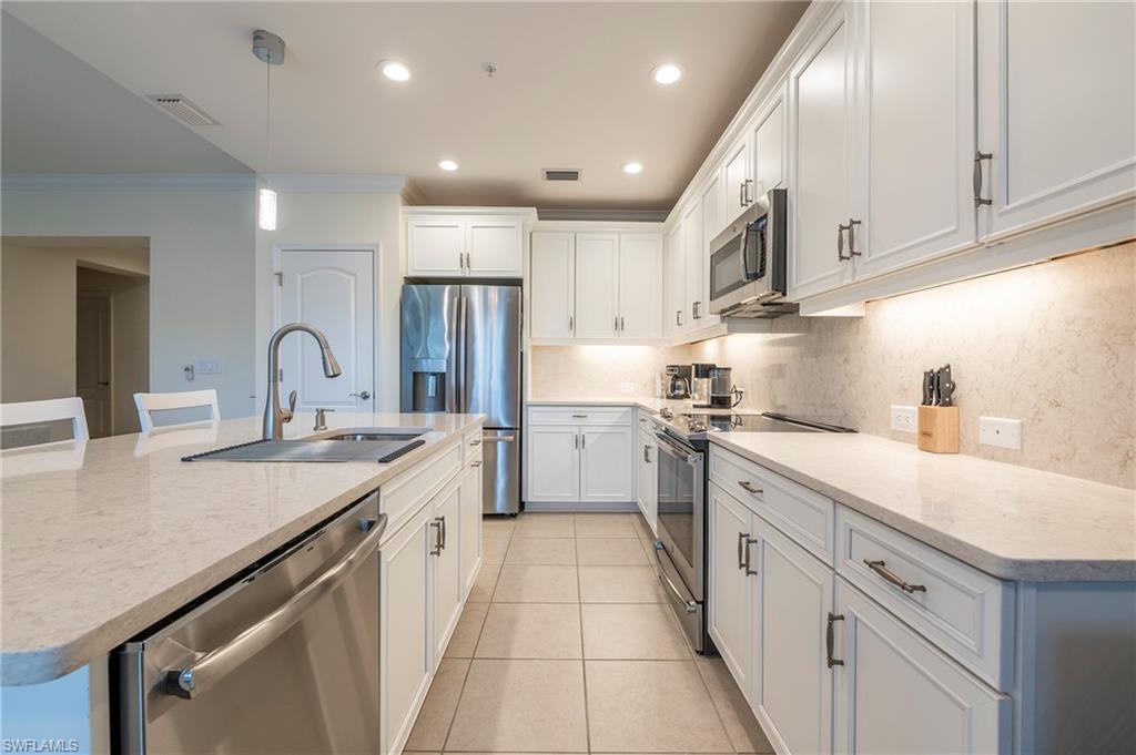 6954 Avalon CIR 702