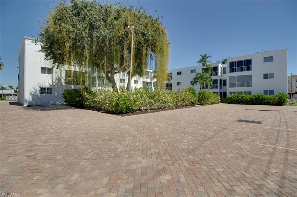 250 7th AVE S 305