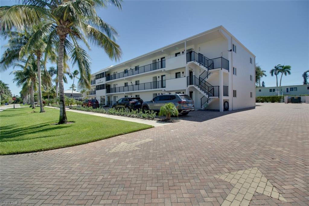 250 7th AVE S 305