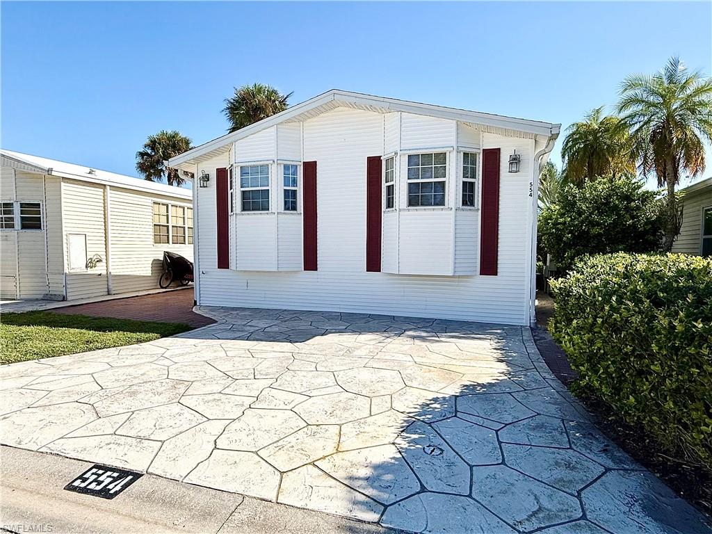 554 Cattleya Refuge 554