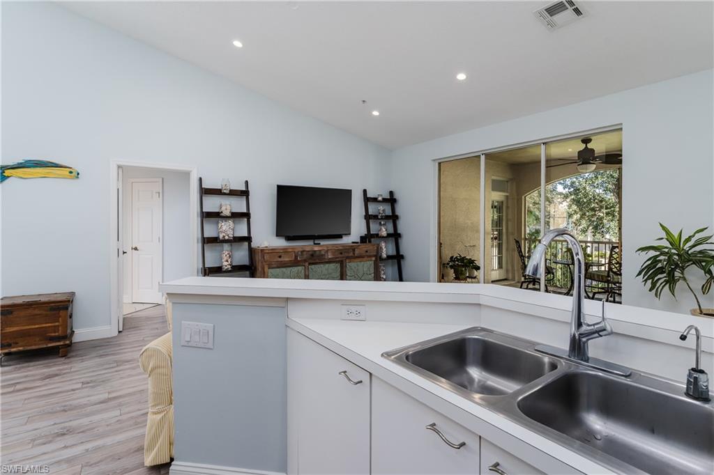 56 Silver Oaks CIR 202