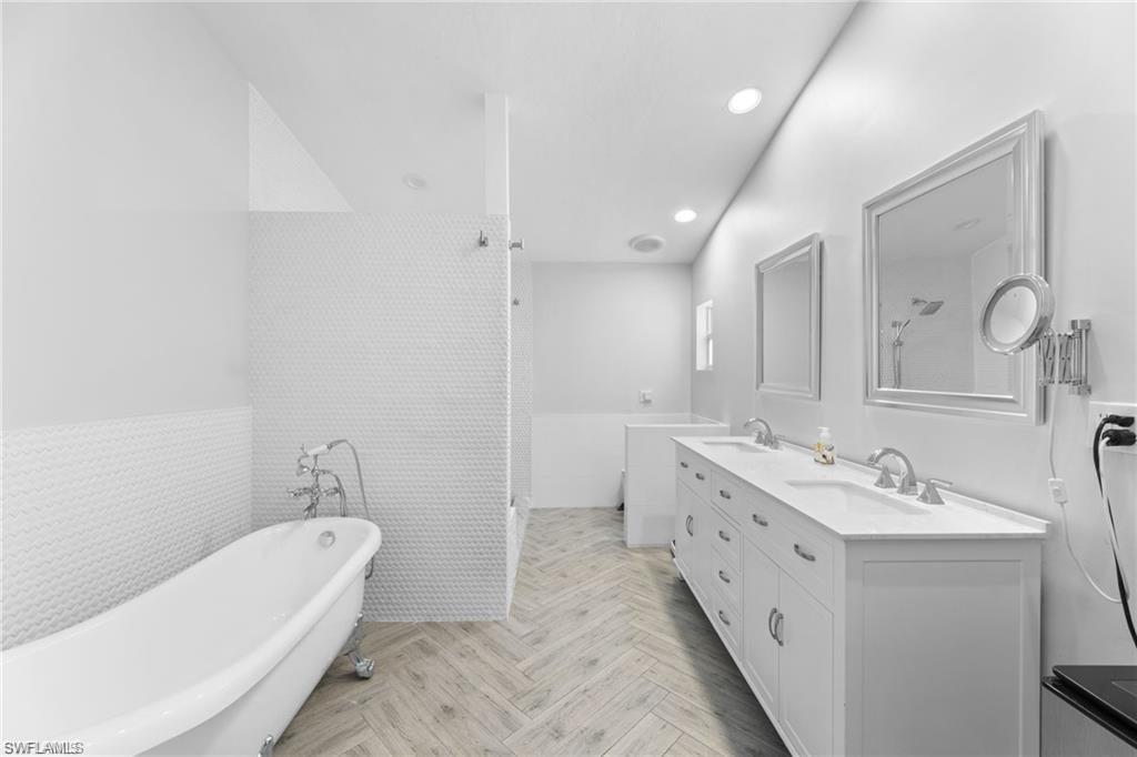 2467 Pine Woods CIR 3