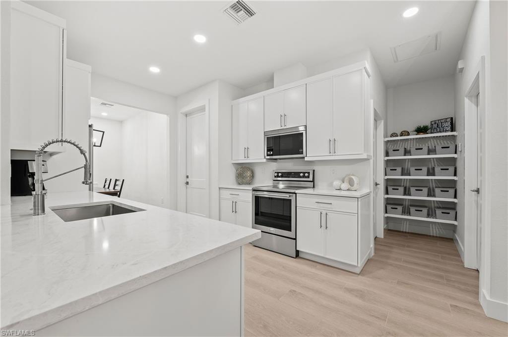 27071 Holly LN