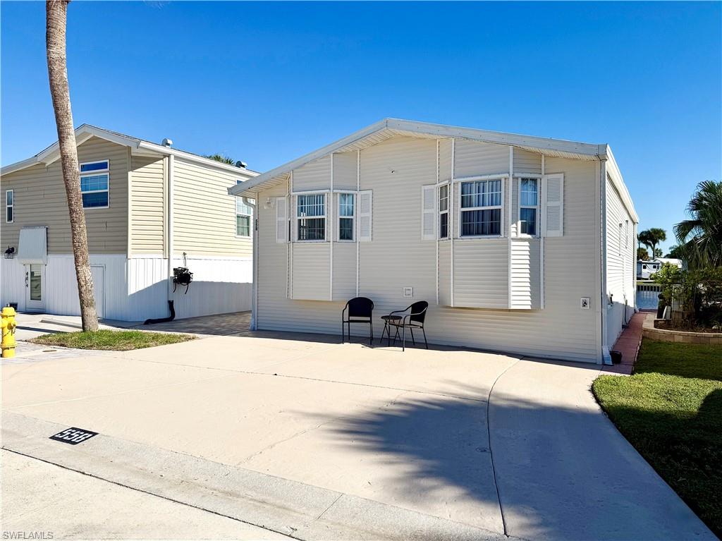 558 Cattleya Refuge 558
