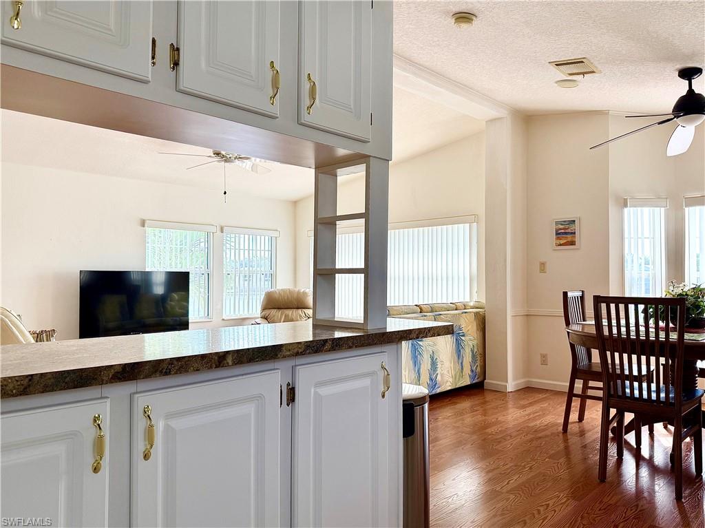 558 Cattleya Refuge 558