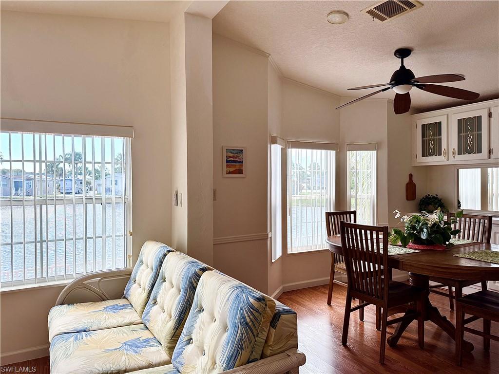 558 Cattleya Refuge 558