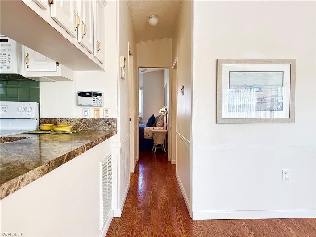 558 Cattleya Refuge 558