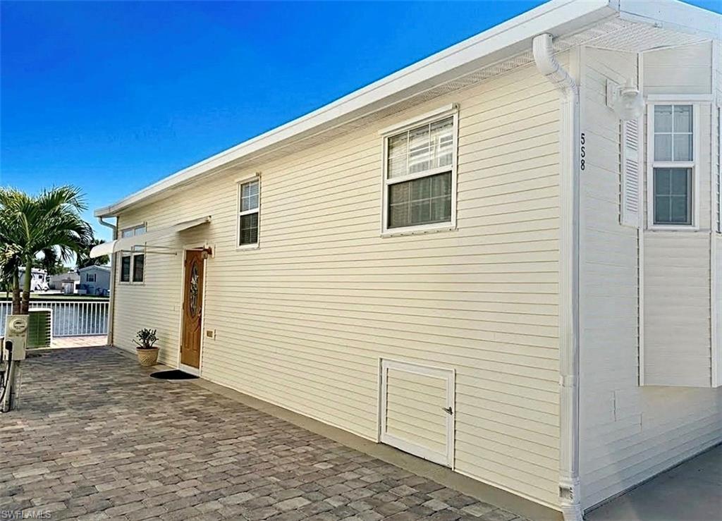 558 Cattleya Refuge 558
