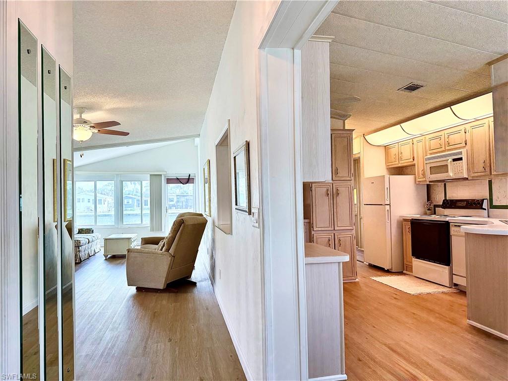 561 Cattleya Refuge 561