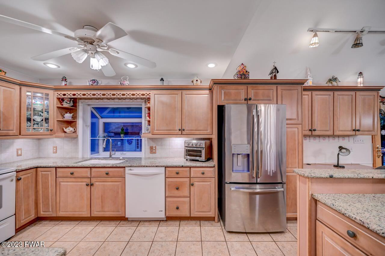 1741 Lakeview E Drive