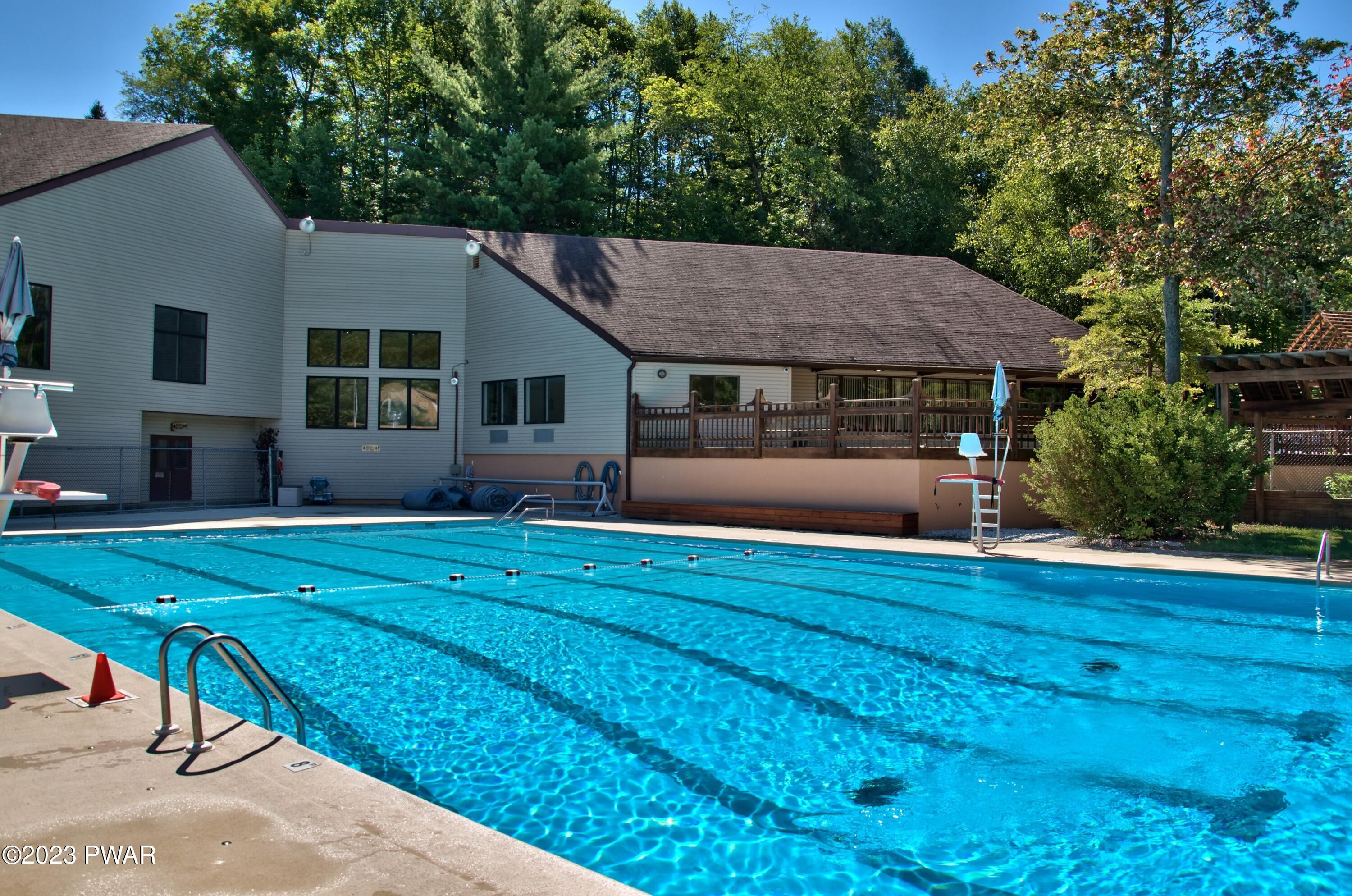 1741 Lakeview E Drive