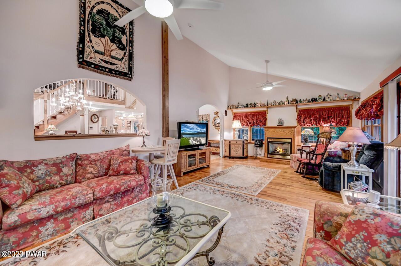 1741 Lakeview E Drive