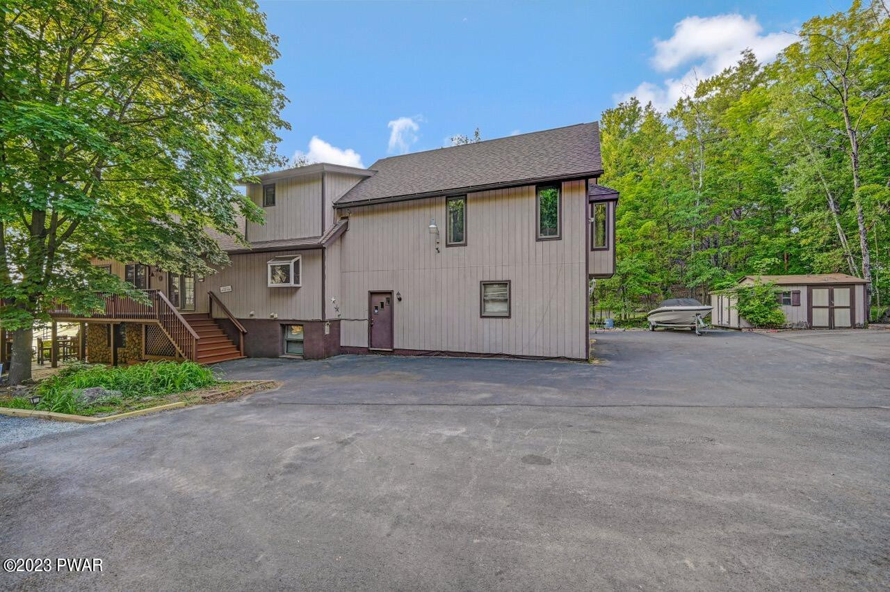 1741 Lakeview E Drive