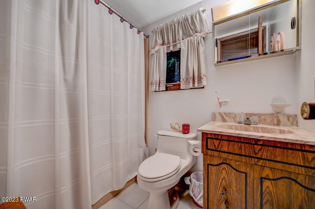 1741 Lakeview E Drive