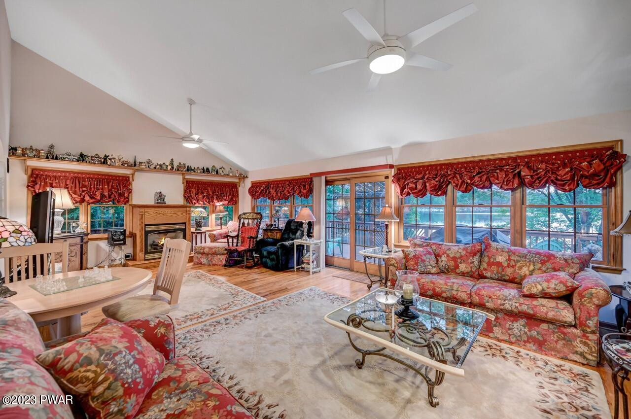 1741 Lakeview E Drive