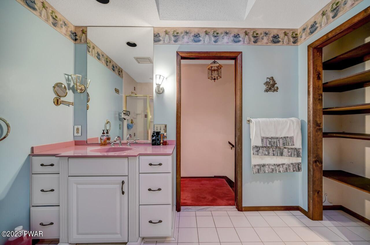 1741 Lakeview E Drive