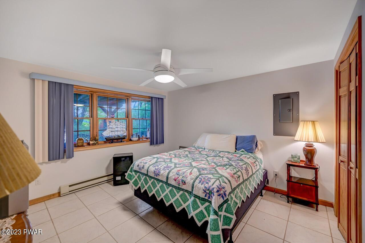 1741 Lakeview E Drive