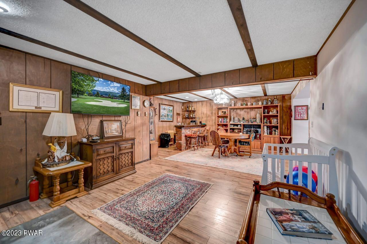 1741 Lakeview E Drive