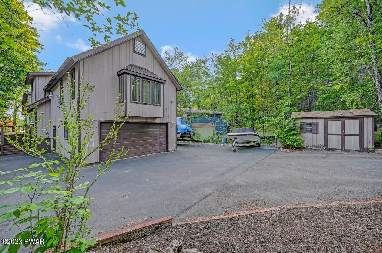 1741 Lakeview E Drive