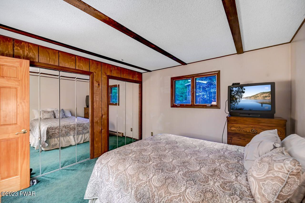 1741 Lakeview E Drive