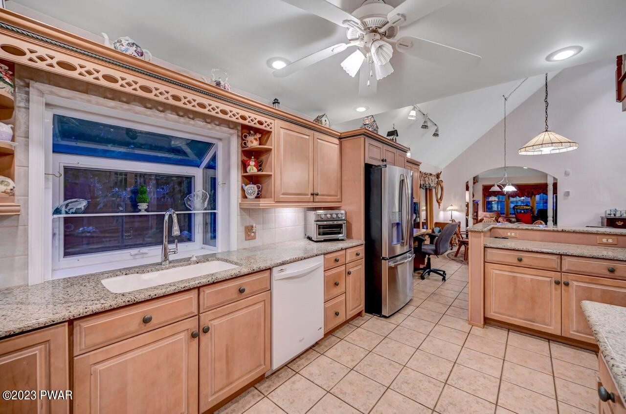 1741 Lakeview E Drive