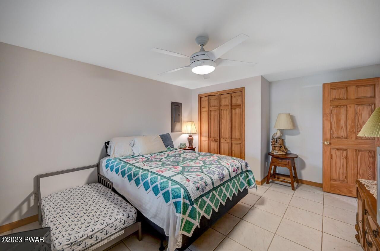 1741 Lakeview E Drive