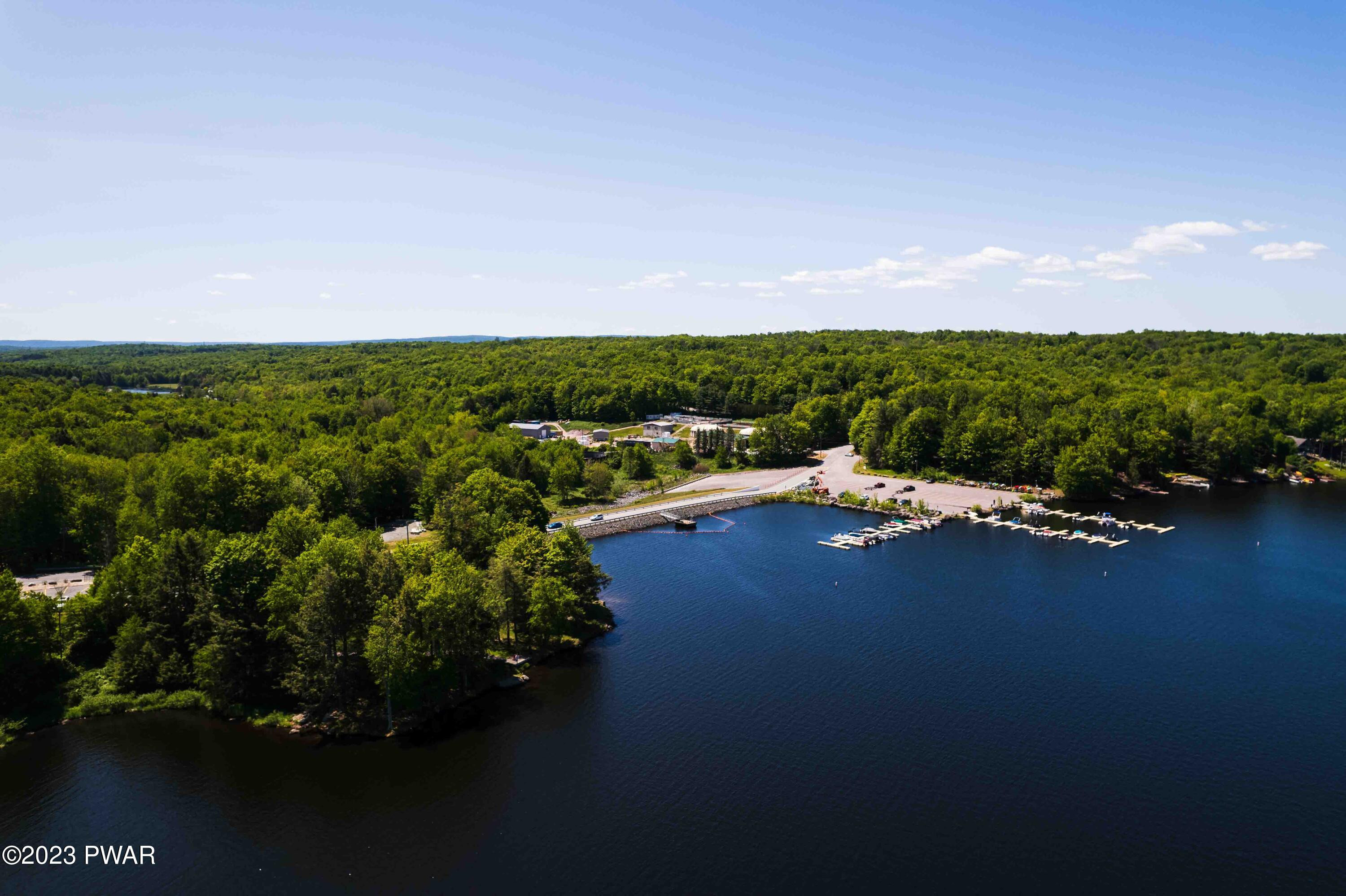 1741 Lakeview E Drive