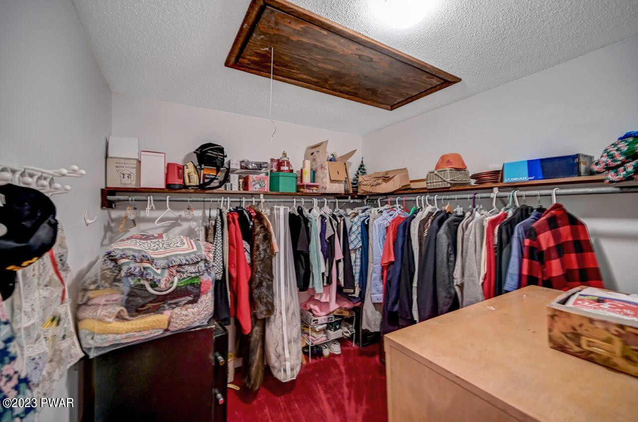 1741 Lakeview E Drive