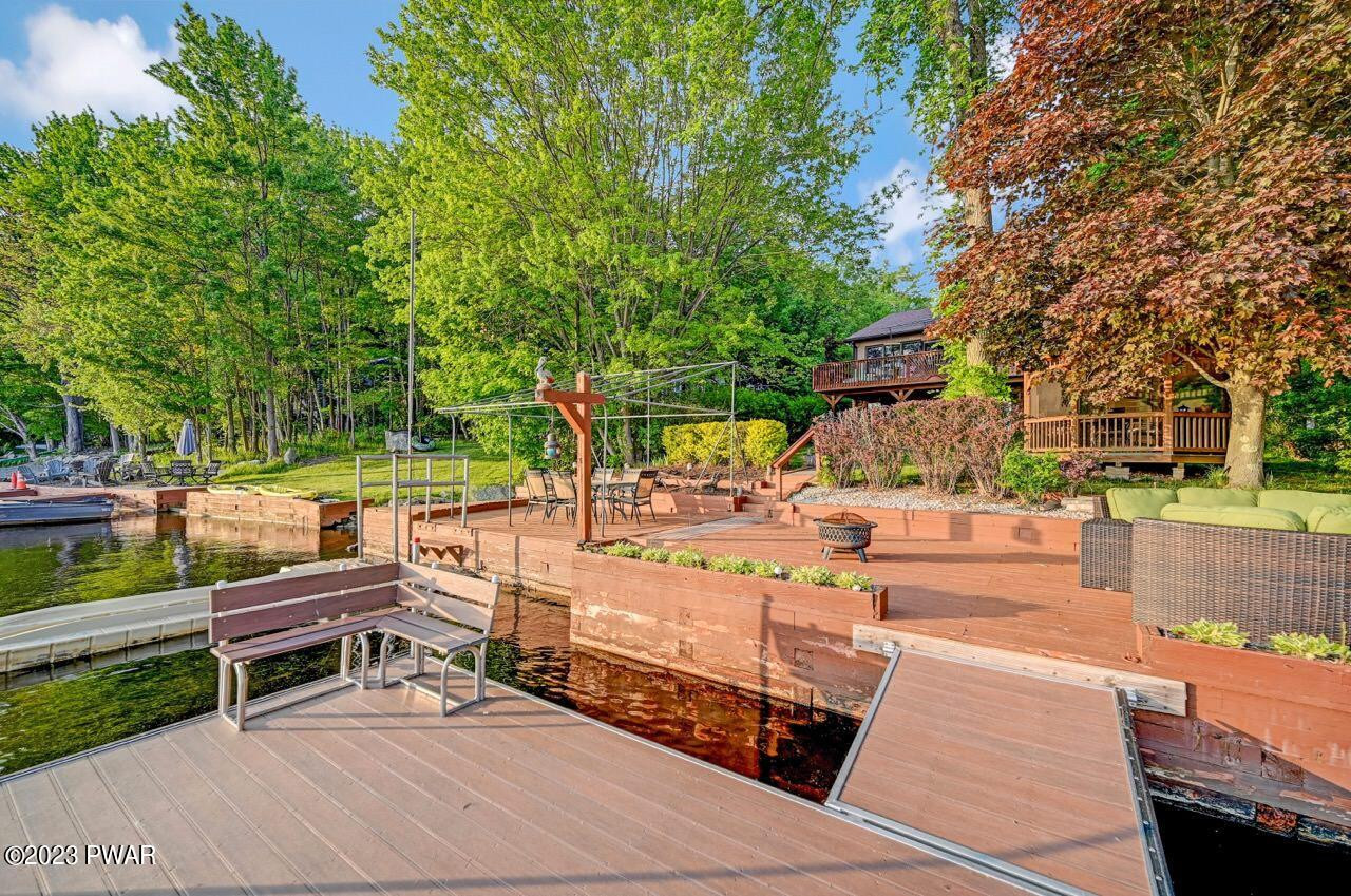 1741 Lakeview E Drive