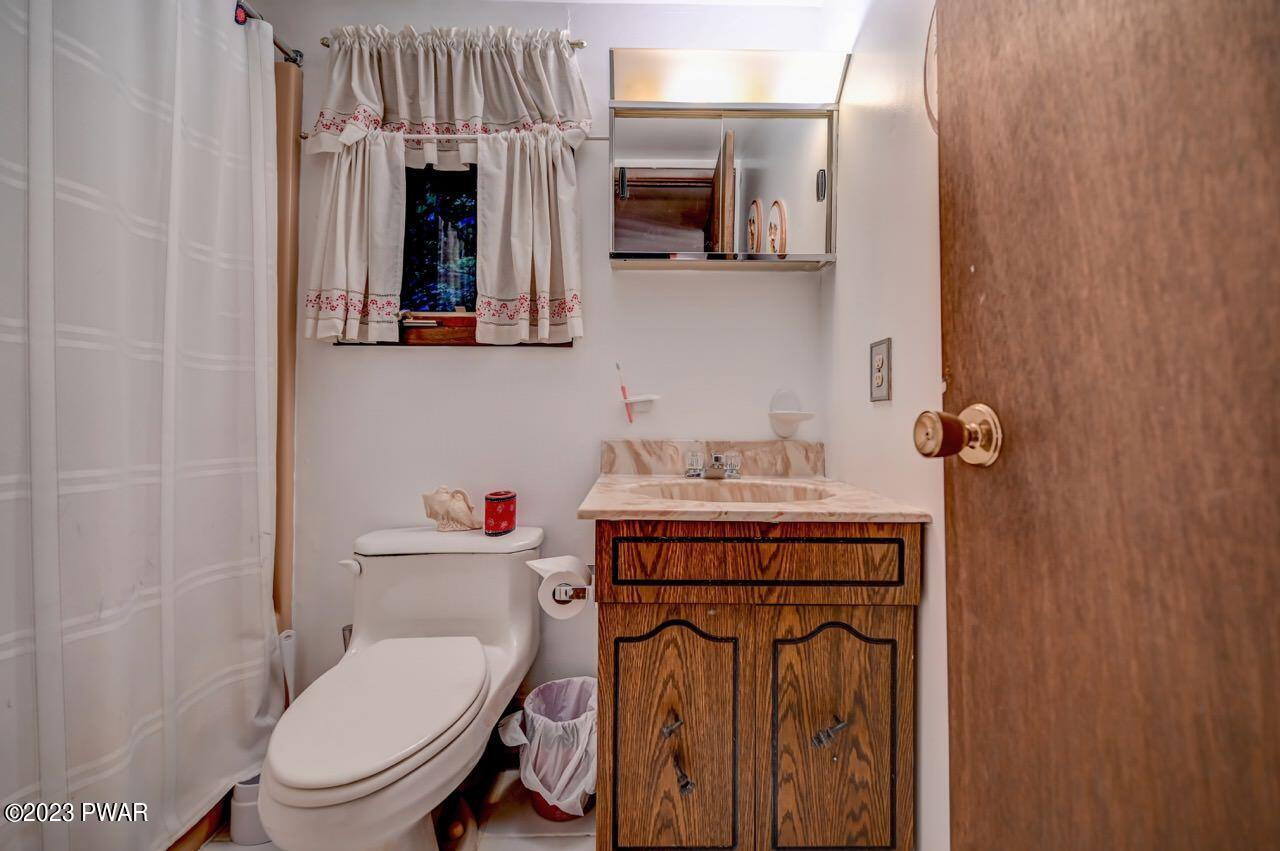 1741 Lakeview E Drive