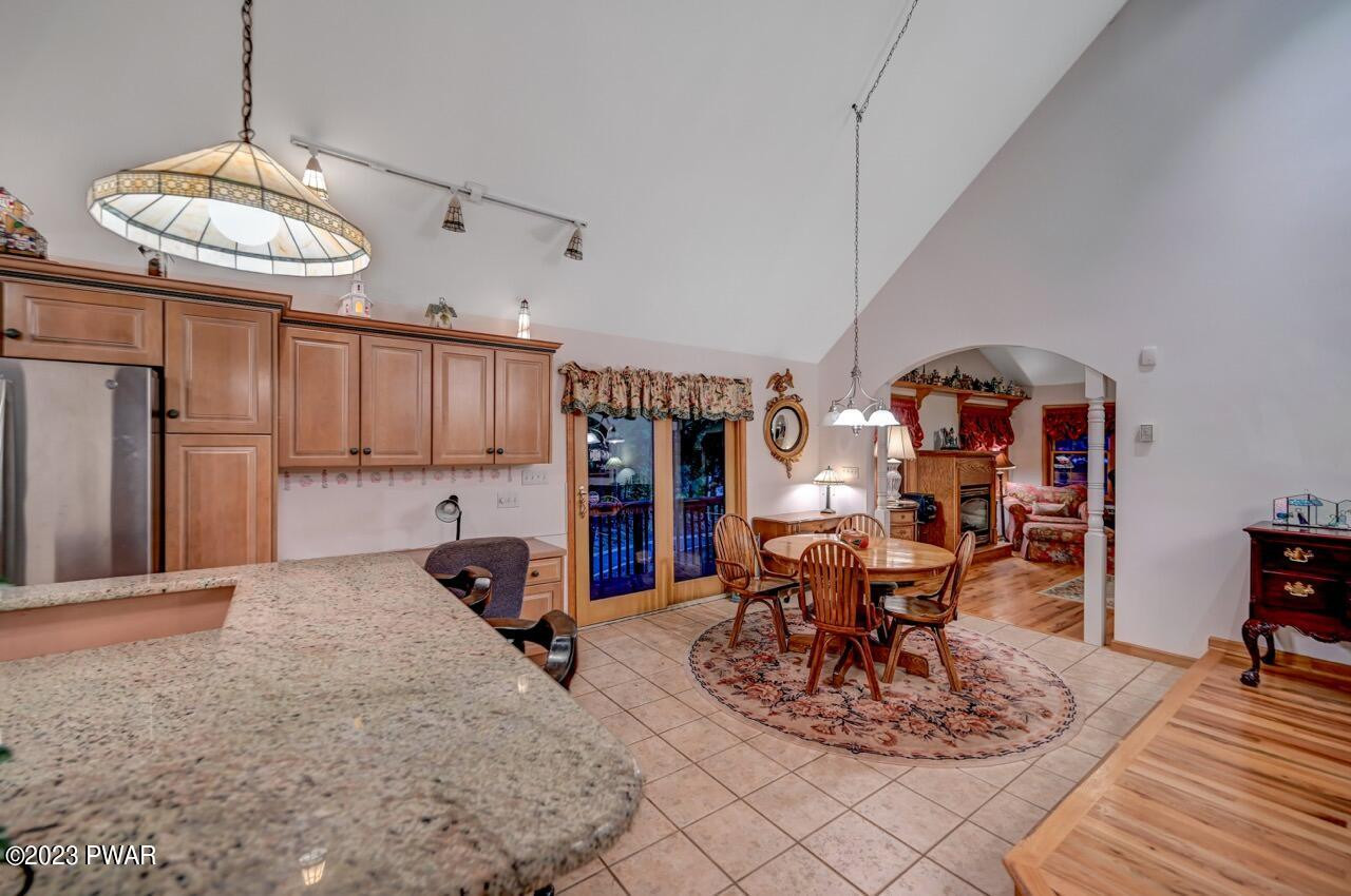 1741 Lakeview E Drive