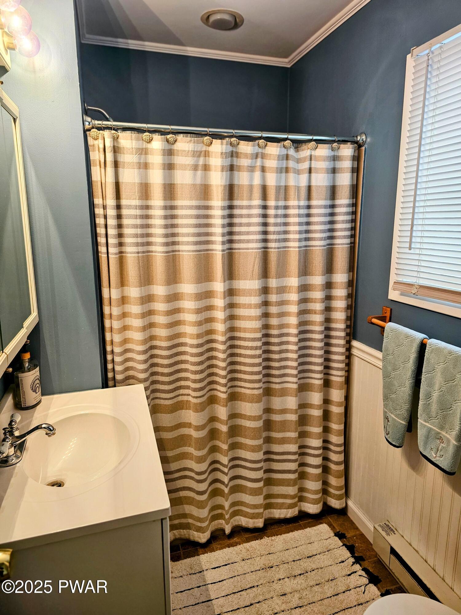 411 Lakeview Drive W