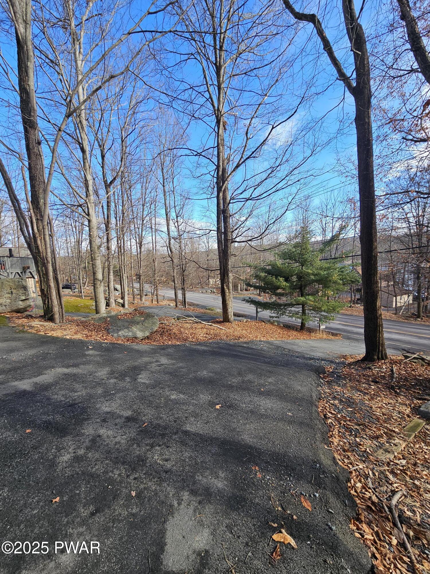 411 Lakeview Drive W